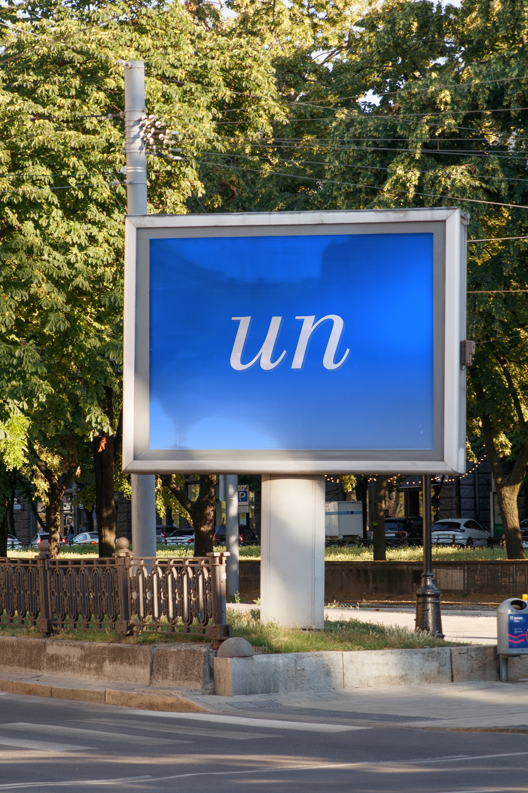 Вуличний білборд