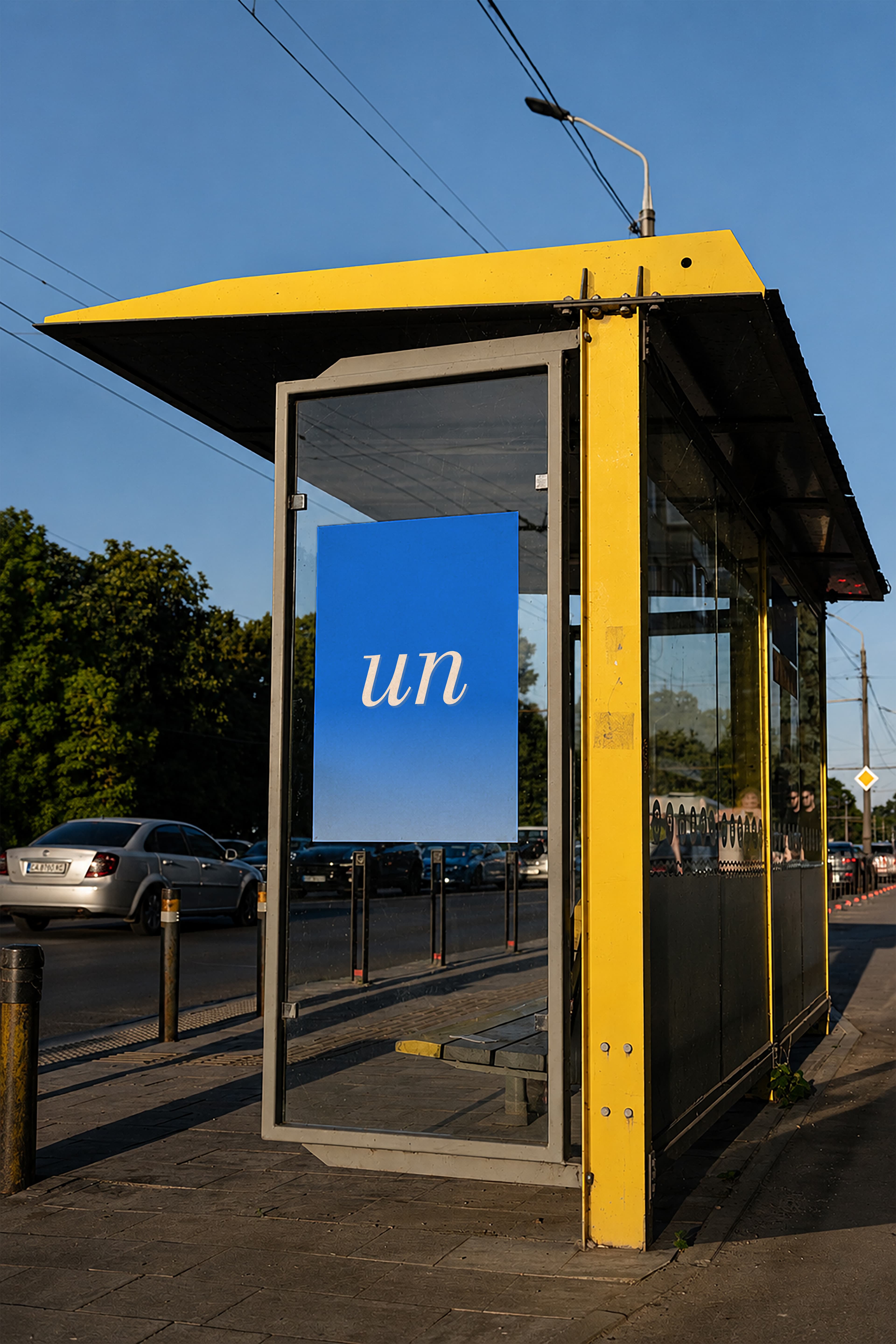 Постер на зупинці